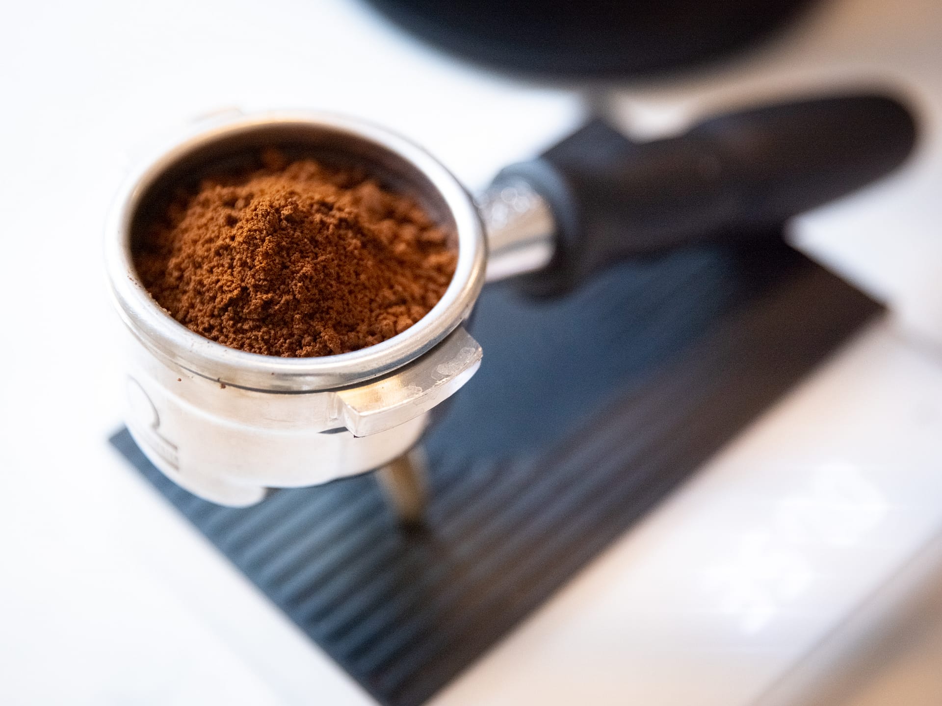 espresso portafilter dose -4